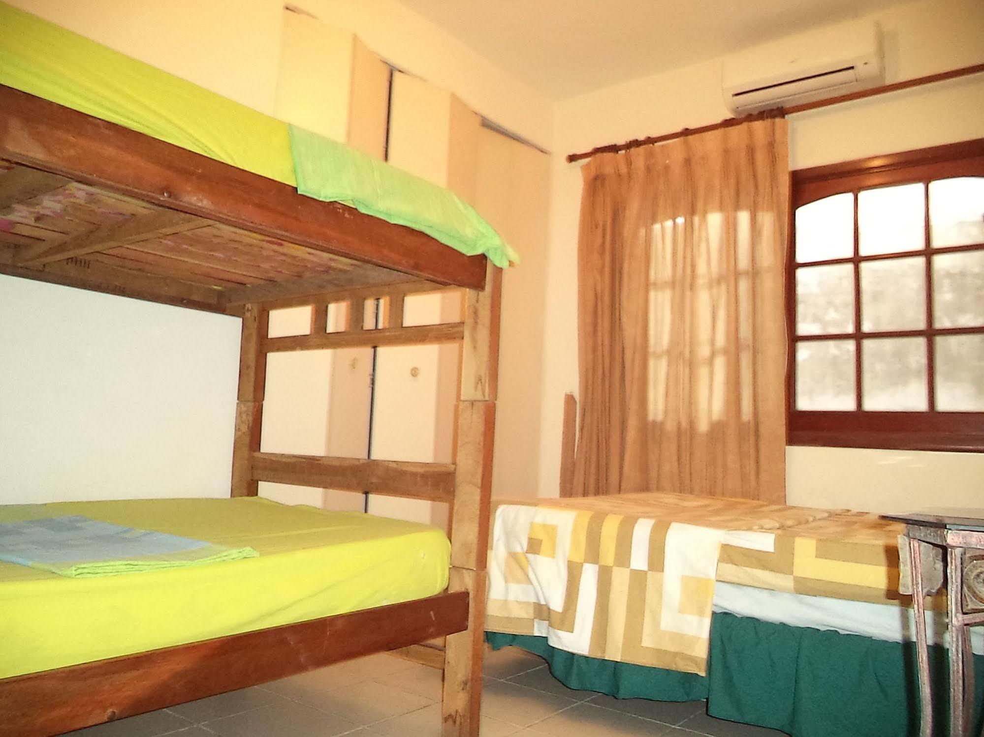 Lili'S Hostel Санта Крус де ла Сиера Екстериор снимка