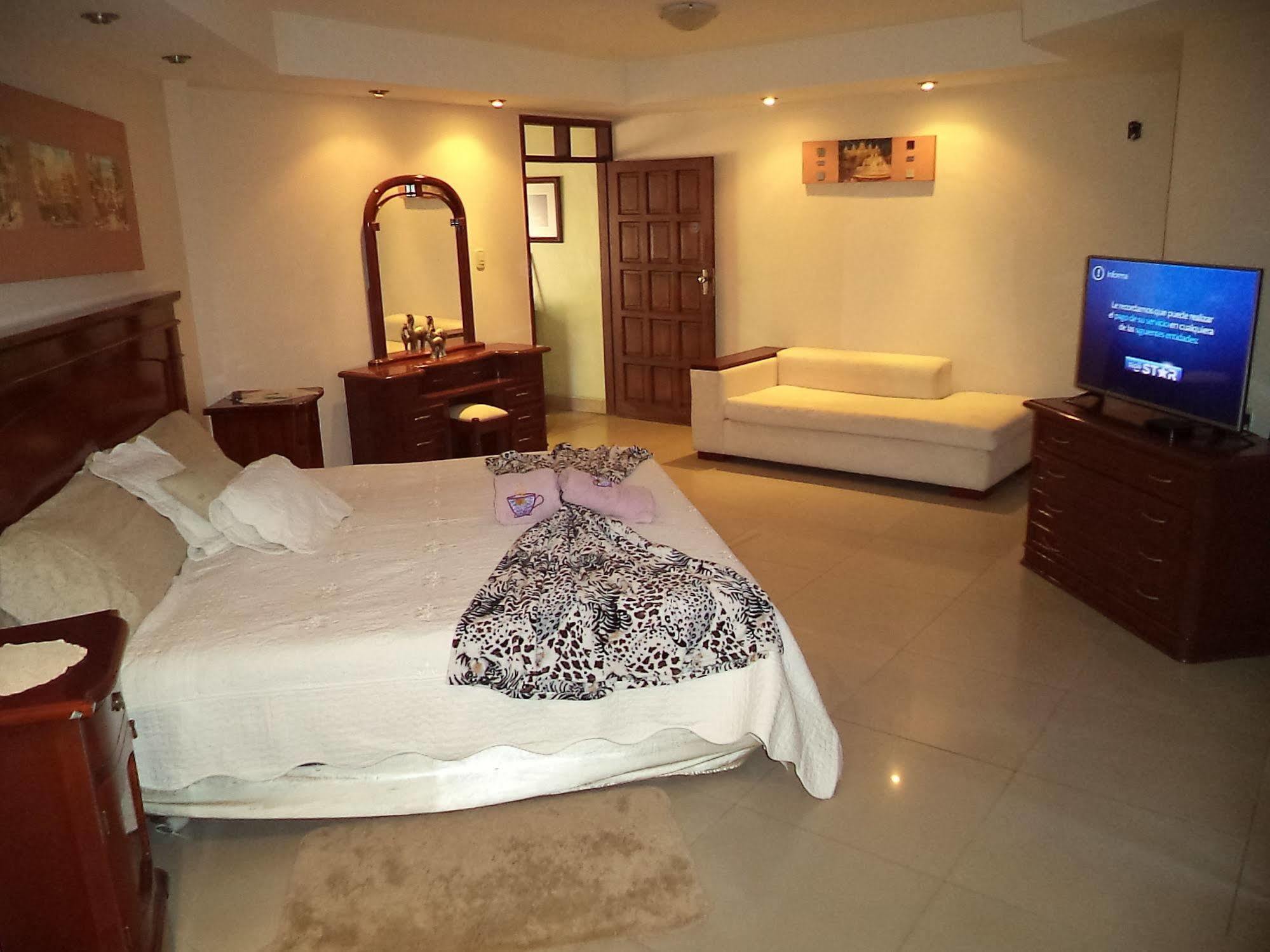 Lili'S Hostel Санта Крус де ла Сиера Екстериор снимка